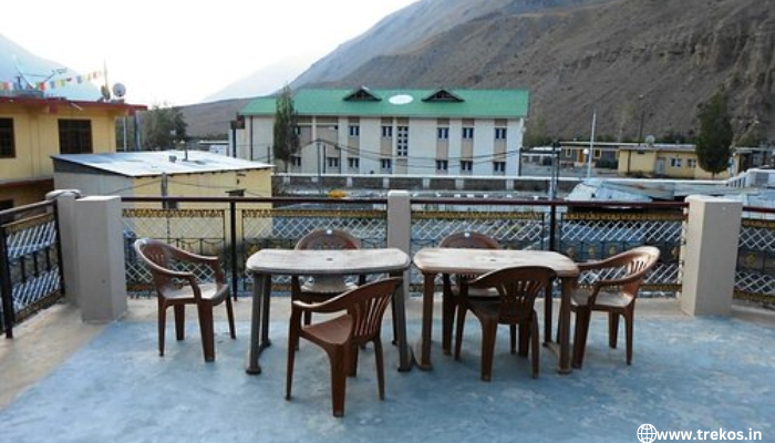 best 5 hotels near pin parvati pass trek