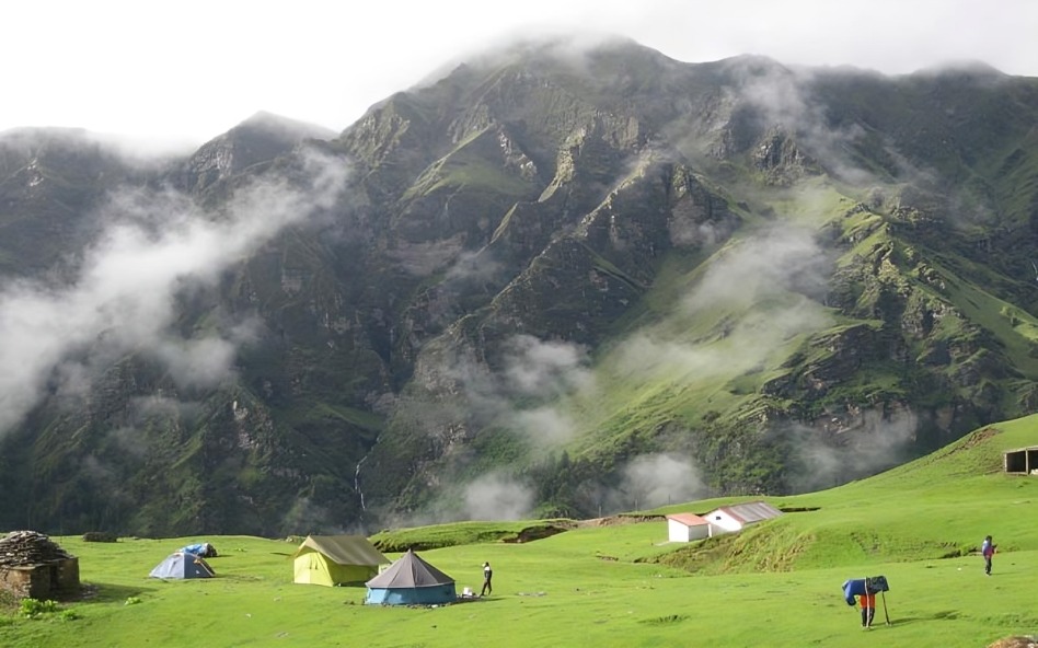 Gujarat to Ali bedni bugyal trek distance